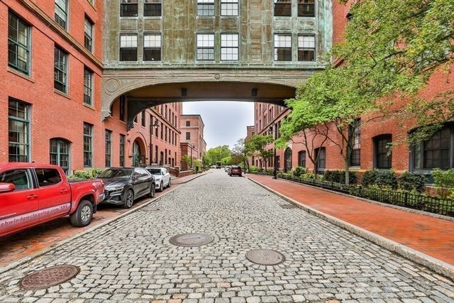 1243 Adams 207, Boston, MA 02124
