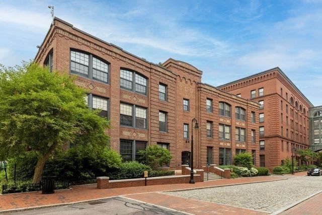1243 Adams 207, Boston, MA 02124