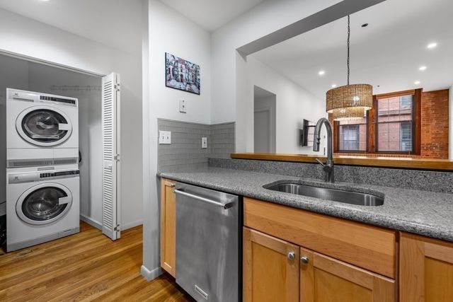 1243 Adams 207, Boston, MA 02124