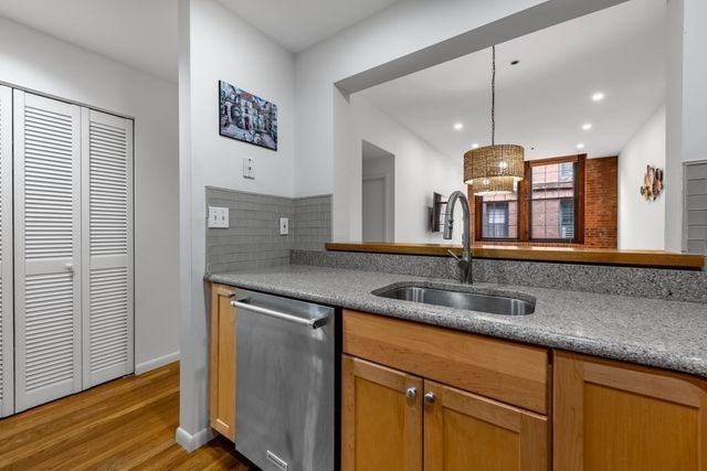 1243 Adams 207, Boston, MA 02124