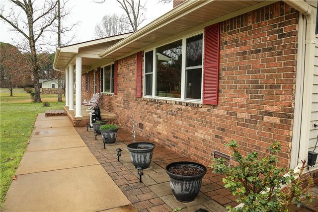 224 Laddy Lane, London, AR 72847