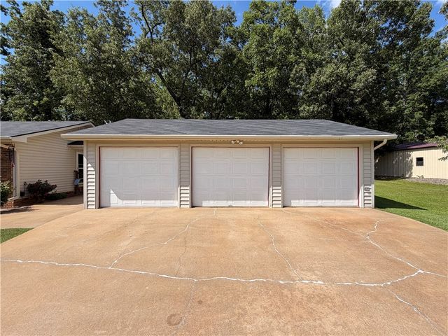 224 Laddy Lane, London, AR 72847