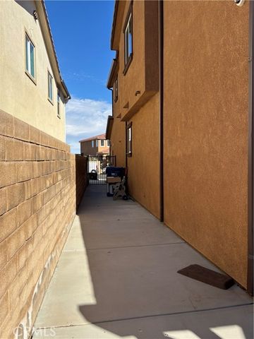 2534 Mapleleaf, Palmdale, CA 93551