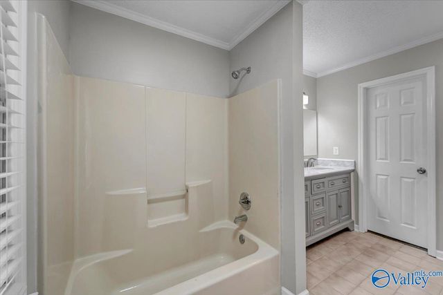 2722 King Arthur Court SW, Decatur, AL 35603