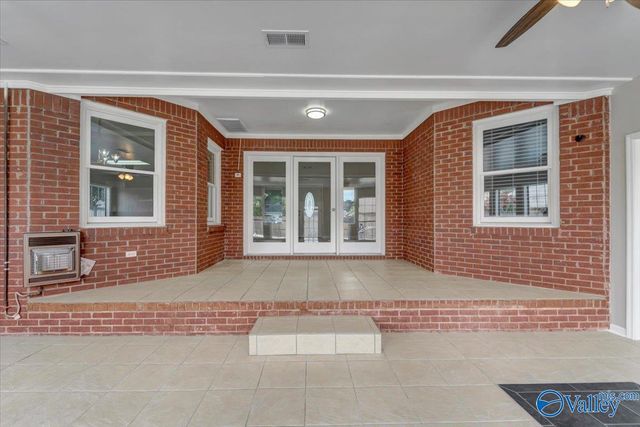 2722 King Arthur Court SW, Decatur, AL 35603