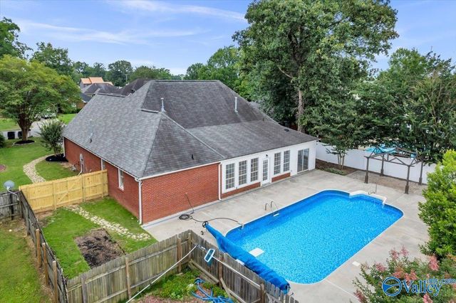 2722 King Arthur Court SW, Decatur, AL 35603