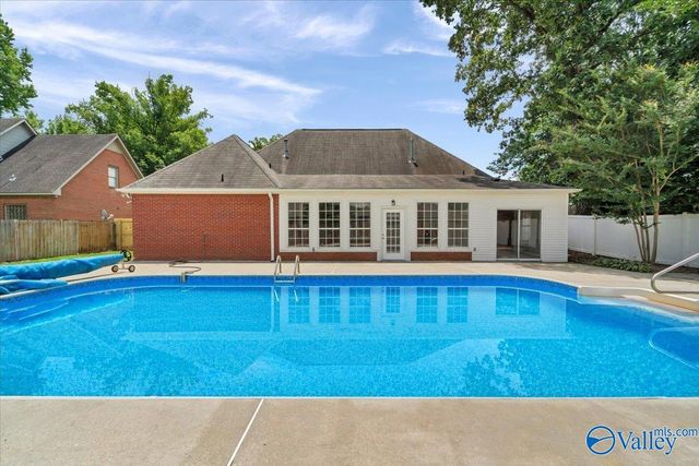 2722 King Arthur Court SW, Decatur, AL 35603