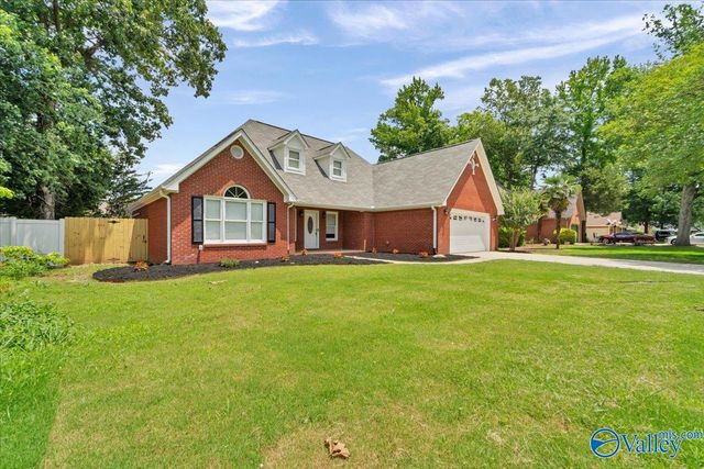2722 King Arthur Court SW, Decatur, AL 35603