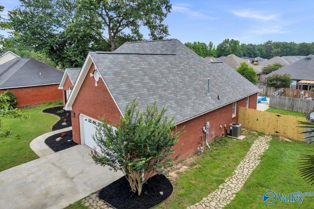 2722 King Arthur Court SW, Decatur, AL 35603