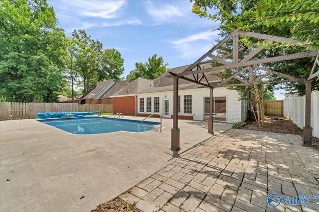 2722 King Arthur Court SW, Decatur, AL 35603