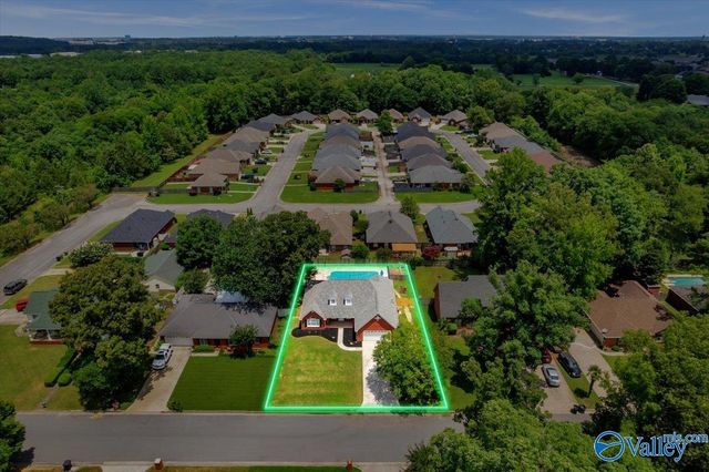 2722 King Arthur Court SW, Decatur, AL 35603