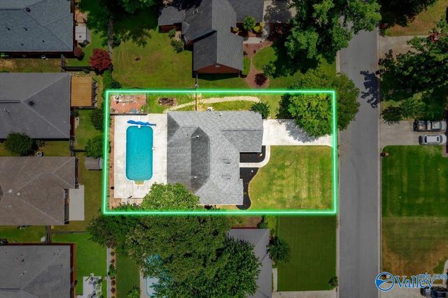 2722 King Arthur Court SW, Decatur, AL 35603