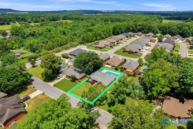2722 King Arthur Court SW, Decatur, AL 35603