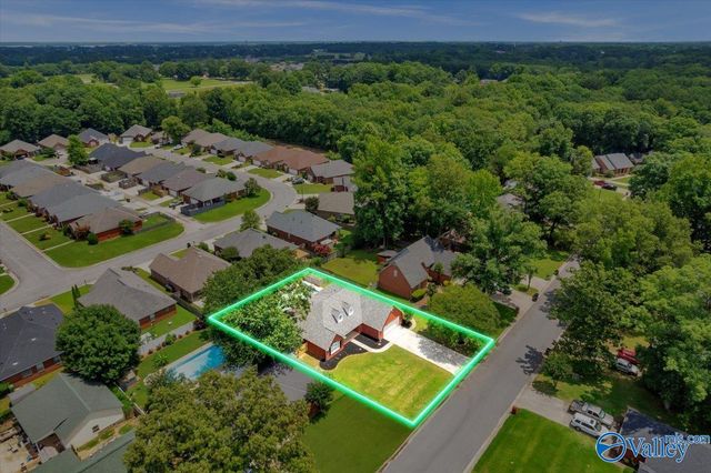 2722 King Arthur Court SW, Decatur, AL 35603