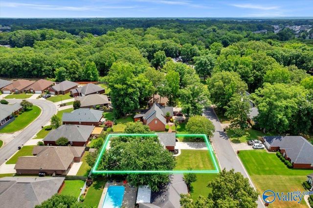 2722 King Arthur Court SW, Decatur, AL 35603