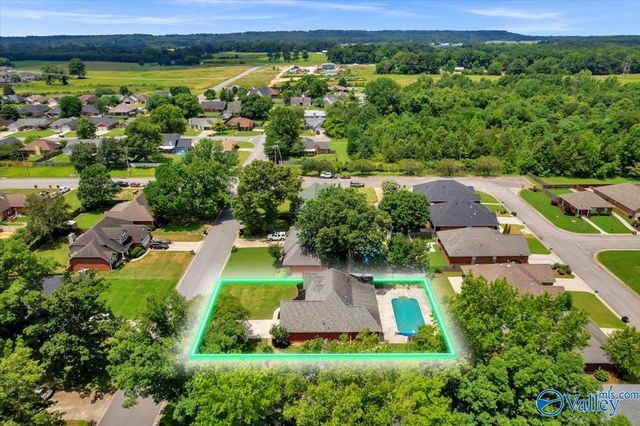 2722 King Arthur Court SW, Decatur, AL 35603