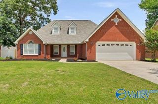 2722 King Arthur Court SW, Decatur, AL 35603