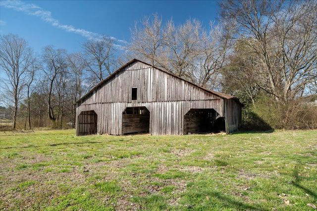 202 Vine St, Loretto, TN 38469