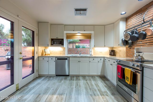 3819 E Calle Cortez, Tucson, AZ 85716