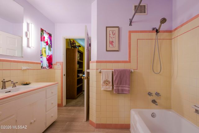 3819 E Calle Cortez, Tucson, AZ 85716