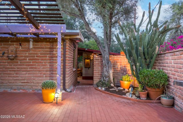 3819 E Calle Cortez, Tucson, AZ 85716