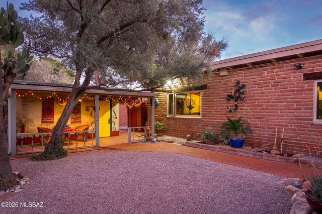 3819 E Calle Cortez, Tucson, AZ 85716