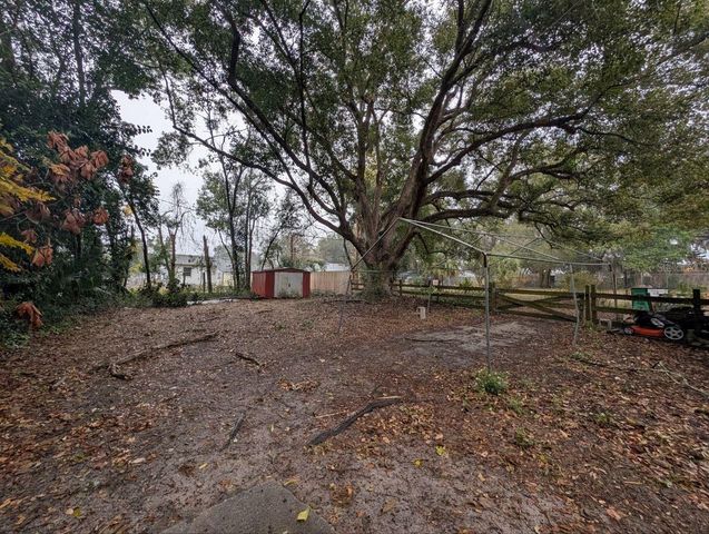 2304 VINE STREET, Leesburg, FL 34748