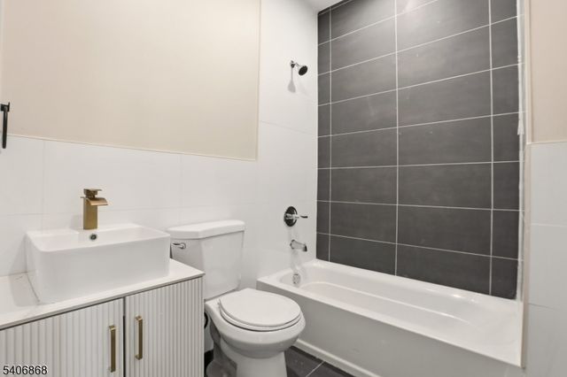 67 Brookdale Ave, Newark City, NJ 07106