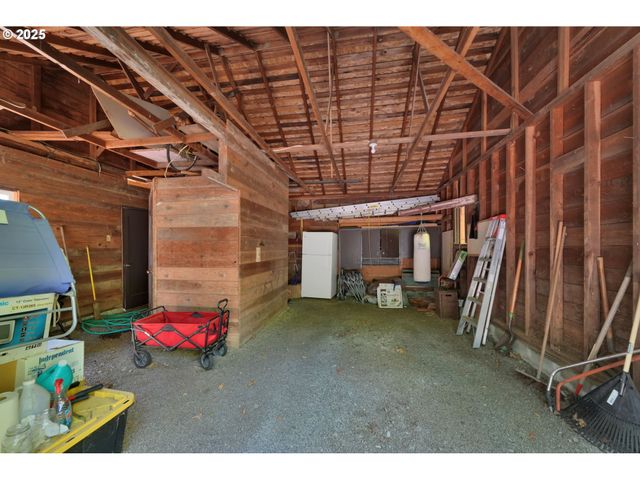 91066 C St, Junction City, OR 97448