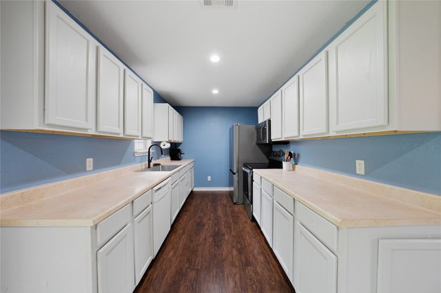 732 Ridgewood Drive, Tool, TX 75143