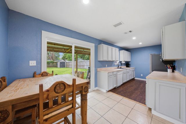 732 Ridgewood Drive, Tool, TX 75143