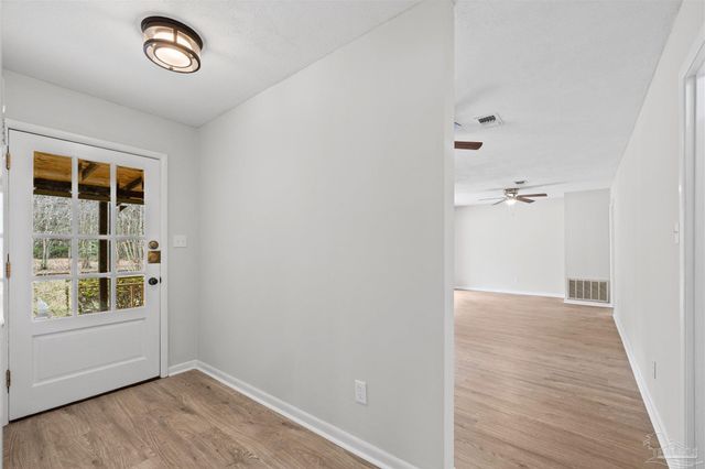 1099 Pine Top Ln, Cantonment, FL 32533