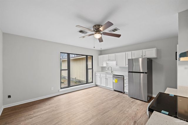 1099 Pine Top Ln, Cantonment, FL 32533