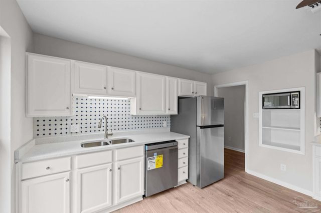 1099 Pine Top Ln, Cantonment, FL 32533