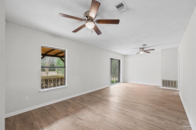 1099 Pine Top Ln, Cantonment, FL 32533