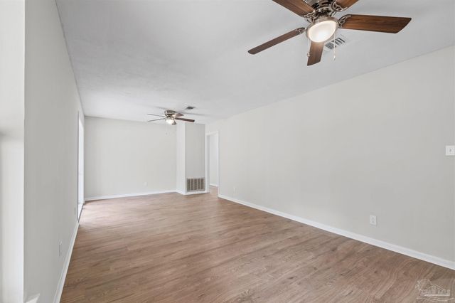 1099 Pine Top Ln, Cantonment, FL 32533