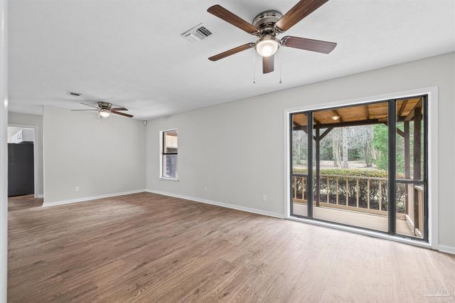 1099 Pine Top Ln, Cantonment, FL 32533