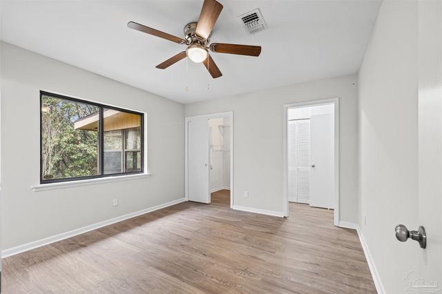 1099 Pine Top Ln, Cantonment, FL 32533