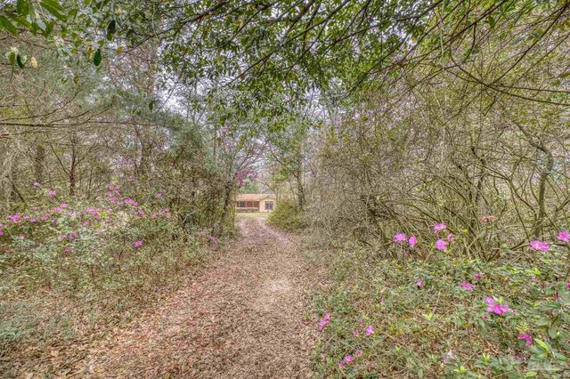 1099 Pine Top Ln, Cantonment, FL 32533