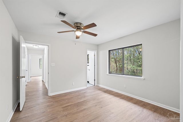 1099 Pine Top Ln, Cantonment, FL 32533