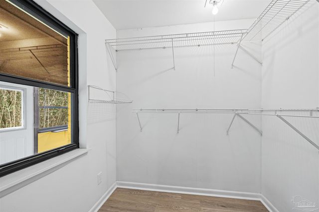 1099 Pine Top Ln, Cantonment, FL 32533