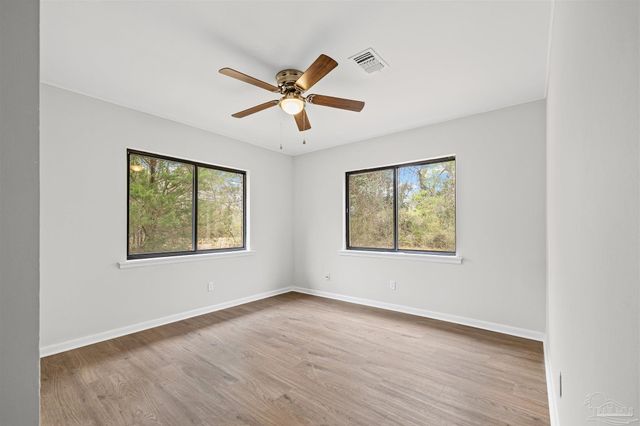 1099 Pine Top Ln, Cantonment, FL 32533