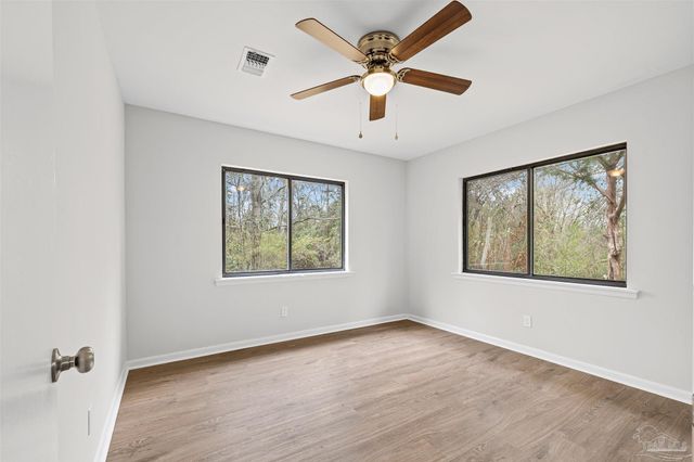 1099 Pine Top Ln, Cantonment, FL 32533