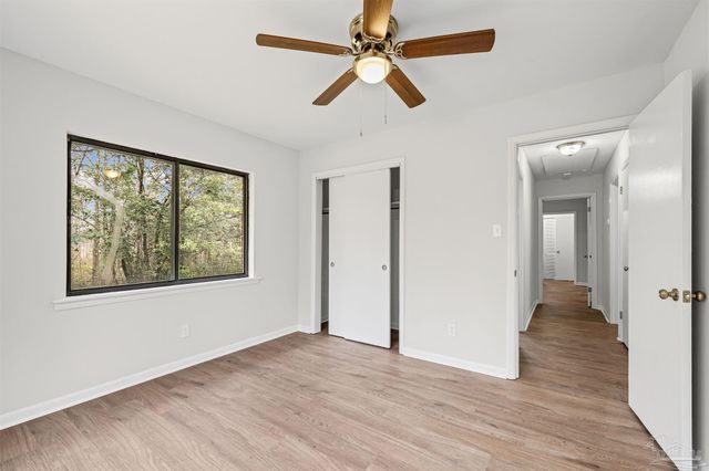 1099 Pine Top Ln, Cantonment, FL 32533