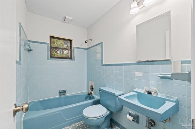 1099 Pine Top Ln, Cantonment, FL 32533