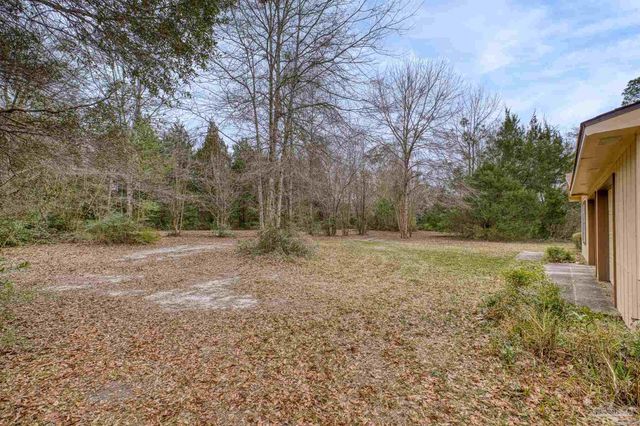 1099 Pine Top Ln, Cantonment, FL 32533