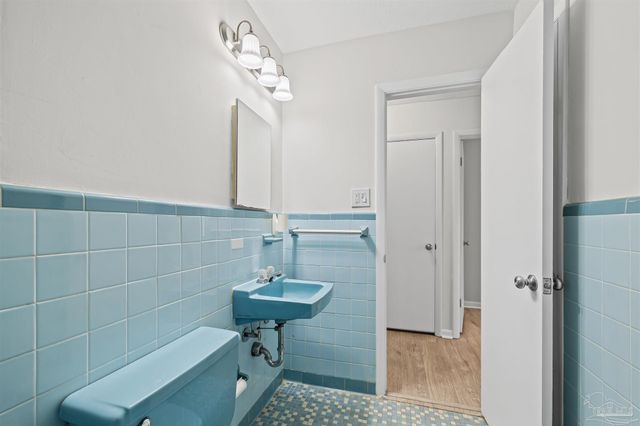 1099 Pine Top Ln, Cantonment, FL 32533