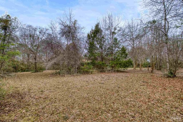 1099 Pine Top Ln, Cantonment, FL 32533