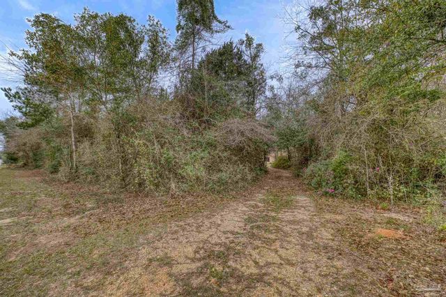 1099 Pine Top Ln, Cantonment, FL 32533