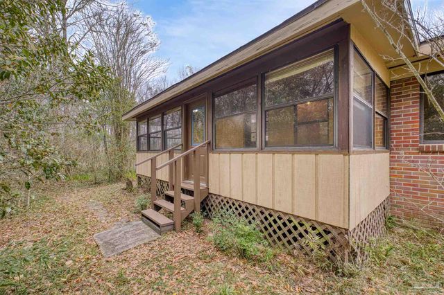 1099 Pine Top Ln, Cantonment, FL 32533